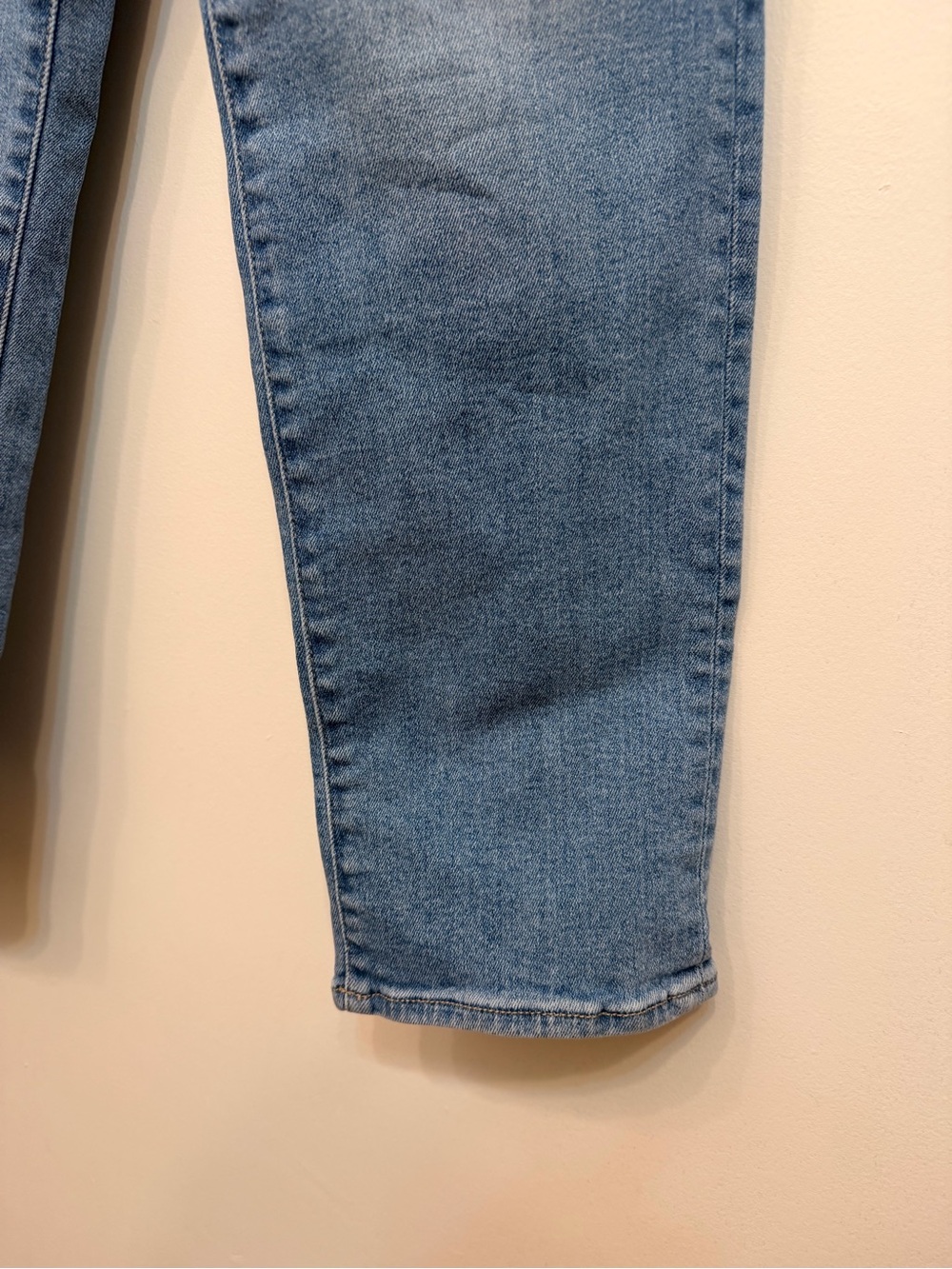 Hidden Jeans Light Blue Straight-Leg Crop Jeans - Women - Picture 5 of 13